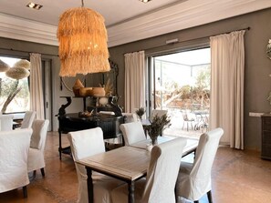 Family dining - Villa Singulière By Louhou Collection (Marrakech)