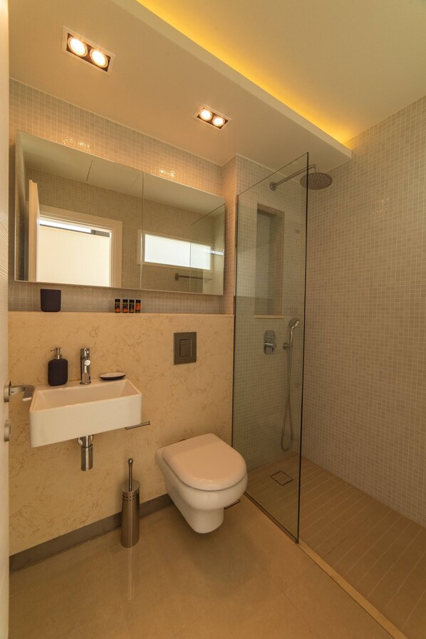 Villa, 4 Bedrooms, Private Pool, Garden View | Bathroom - Luxury Villa Glass - 200 Meters From The Beach no6 (Chania)
