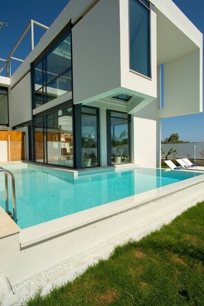 Villa, 4 habitaciones, alberca privada, vista al jardín | Alberca | Alberca al aire libre 