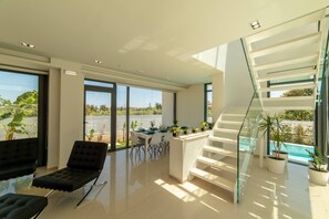 Villa, 4 habitaciones, alberca privada, vista al jardín | Balcón