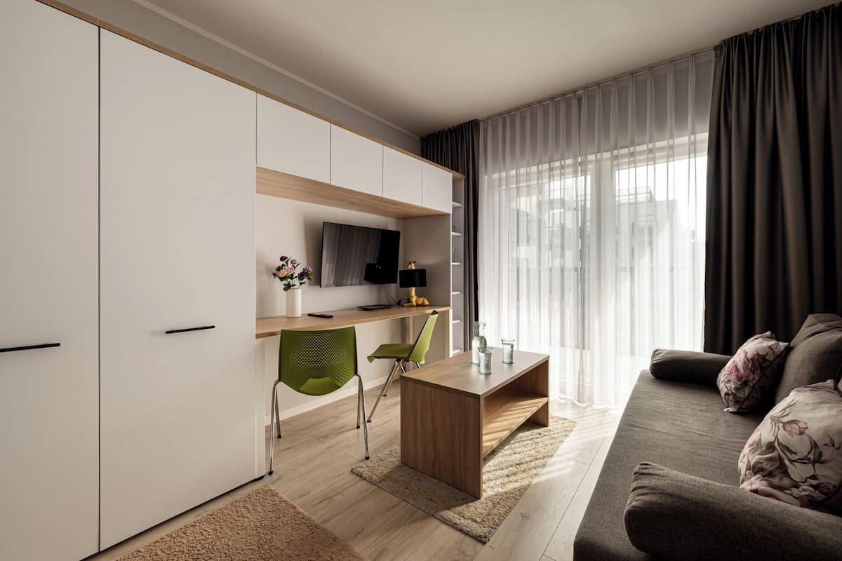 Studio Suite | Truy cập Internet không dây miễn phí, bộ trải giường