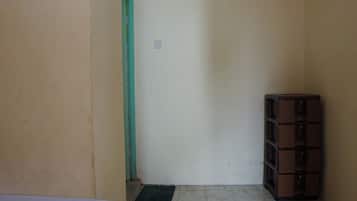 Habitación doble económica | Escritorio, espacio para trabajar con laptop y wifi gratis
