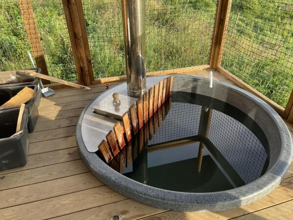 Outdoor spa tub