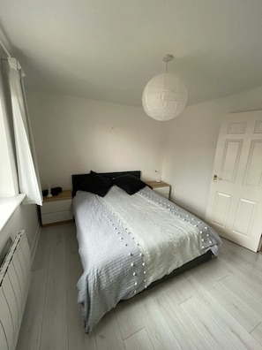 Basic Apartment, Multiple Beds