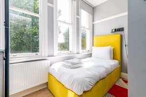 1 bedroom, iron/ironing board, bed sheets - City Relay - Philbeach Gardens, Room 101 (London)