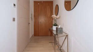 Apartamento básico, 2 camas dobles | Interior