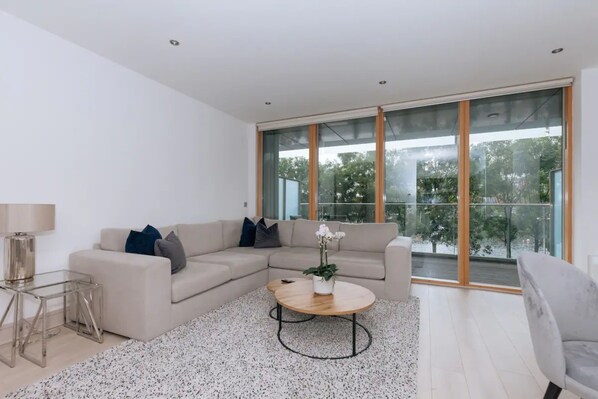 Basic Apartment, 2 Double Beds | Living area - Modern 2BD Flat With Balcony on the Grand Canal (Dublin)