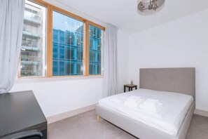 Leilighet – basic, 2 dobbeltsenger | 2 soverom, skrivebord for bærbar PC og sengetøy