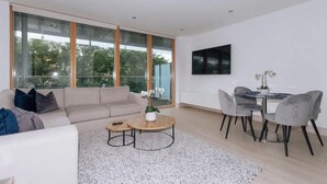 Apartamento básico, 2 camas dobles | Zona de estar