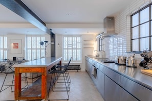 Basic Apartment, Multiple Beds | Private kitchen