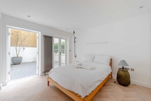 Basic Apartment, Multiple Beds | 2 bedrooms, iron/ironing board, bed sheets - Sleek & Stylish 2BD Flat - Warren Street (London)