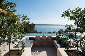 Villa, 6 habitaciones, balcón, vistas a la piscina | Piscina | Una piscina al aire libre