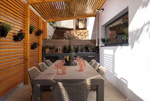 Villa, 6 habitaciones, balcón, vistas a la piscina | Restauración