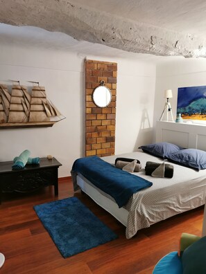 4 slaapkamers, een strijkplank/strijkijzer, reisbedje, wifi