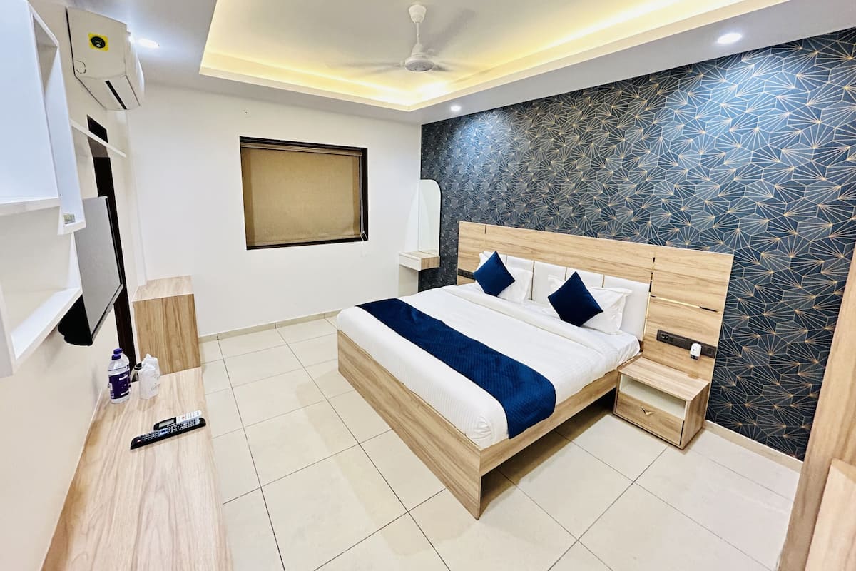 Habitación doble estándar | 1 habitación, ropa de cama de alta calidad, minibar y escritorio