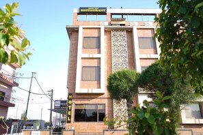 Exterior - The Dwelling inn (Greater Noida)