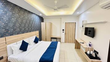 Standard Double Room | Premium bedding, minibar, desk, laptop workspace