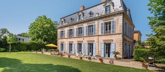 Le Parc - Estate with swimming pool in a park