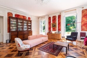 Interior - Le Parc - Estate with swimming pool in a park (Saint-Cyr-au-Mont-d'Or)