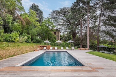 La clarté - wonderful refurbish home with garden and pool