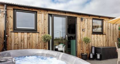 Willows Rest - 1 Bed Shepherd's Hut - Pentlepoir