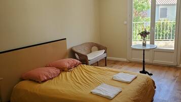 3 slaapkamers, een strijkplank/strijkijzer, beddengoed