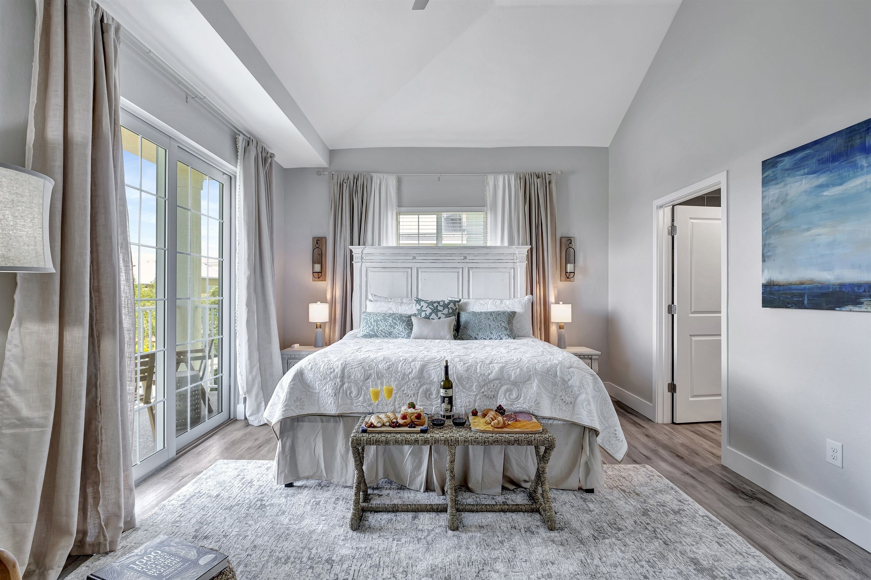 4 chambres, bureau, fer et planche à repasser, lit parapluie