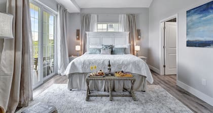Stunning Resort Like Townhome w/ Pool, Beach, Bar!