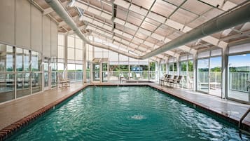 Alberca techada y alberca climatizada