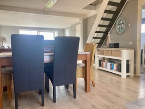 Bangalô, 3 quartos, terraço, vista para o jardim | Sala de jantar