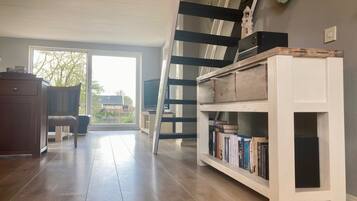 Bangalô, 3 quartos, terraço, vista para o jardim | Biblioteca