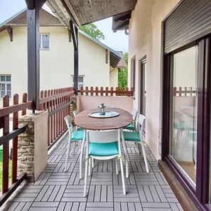 تناول الطعام بالخارج