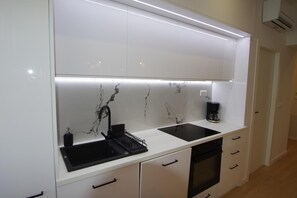 Fridge, oven, stovetop, dishwasher - Completely new, tastefully furnished holiday apartment with 2 bedrooms, Pula  (Pula)