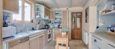 Réfrigérateur, micro-ondes, four, lave-vaisselle