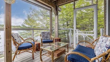 House, 6 Bedrooms, Balcony, Garden View | Property grounds