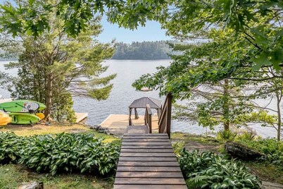 Muskoka Lakeshore Cottage Bliss