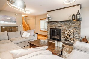House, 6 Bedrooms, Balcony, Garden View | Living area | Books - Muskoka Lakeshore Cottage Bliss (Gravenhurst)