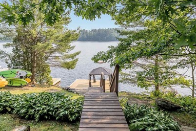 Muskoka Lakeshore Cottage Bliss