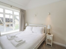 Cottage | 2 bedrooms, individually decorated, individually furnished, free WiFi