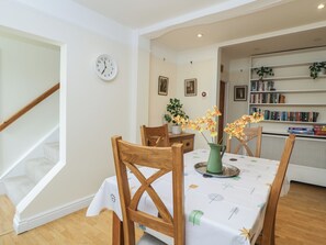 Cottage | Dining