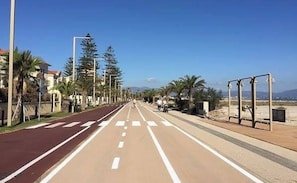 Shared Dormitory, 1 Bedroom, Smoking, Balcony | Sport court - Room-la Palma King Room With Balcony Lap (Cagliari)