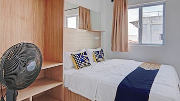 Desk, laptop workspace, free WiFi, bed sheets