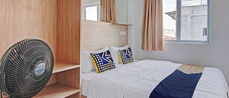 Economy Double Room | Desk, laptop workspace, free WiFi, bed sheets