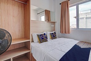 Chambre Double Économique | Bureau, espace de travail pour ordinateur portable, Wi-Fi gratuit