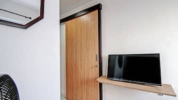 Economy Double Room | Desk, laptop workspace, free WiFi, bed sheets