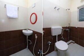 Habitació quàdruple Deluxe | Bany | Dutxa, capçal de dutxa tipus cascada, tovalloles i sabó 