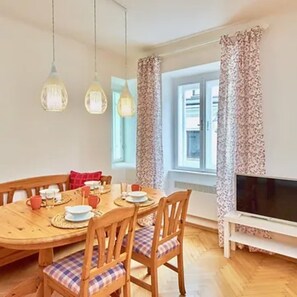 Dining - Altstadt Apartments Melk - Deluxe Apartment with Garden View (Melk)