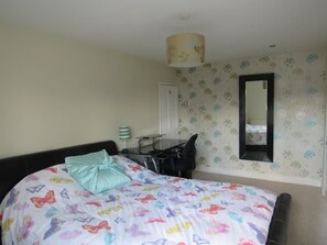 5 Schlafzimmer, Bügeleisen/Bügelbrett, kostenloses WLAN, Bettwäsche