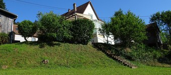 Maison sur les hauteurs du village, vue dégagée et au départ des randonnées
