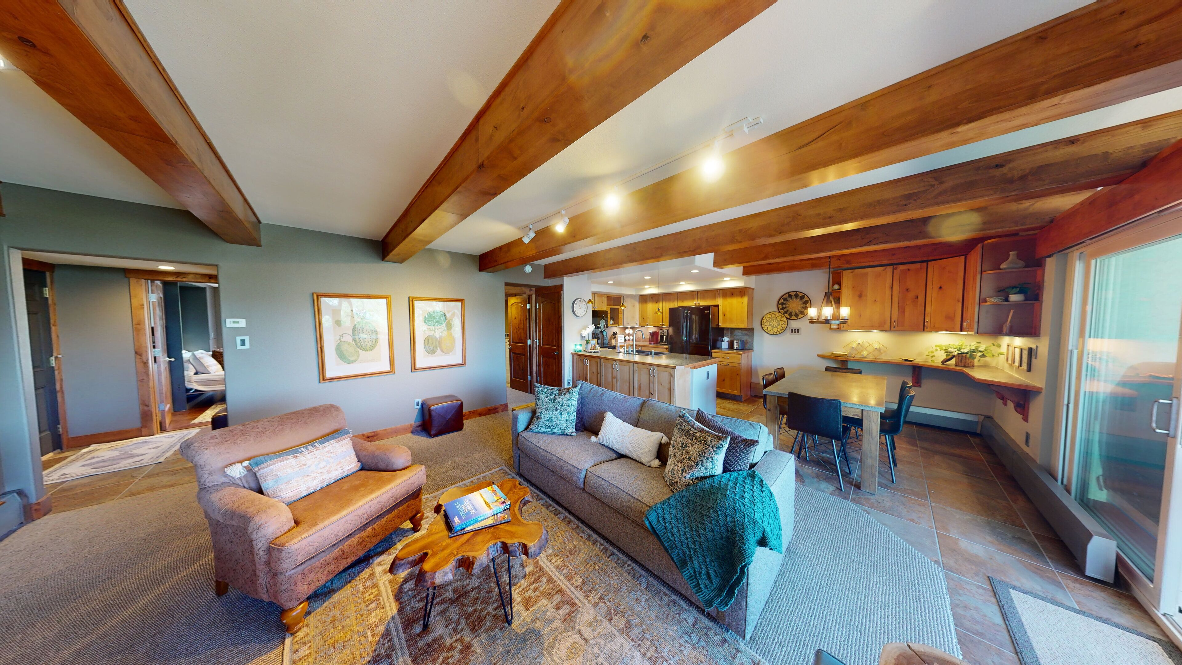 Lakeside- Pool, Deck, Grill, Views. Walk to Rec Path, Concerts, Marina, Town